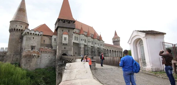 Castelul Corvinilor este gazda unui târg inedit. FOTO: Daniel Guţă. ADEVĂRUL.