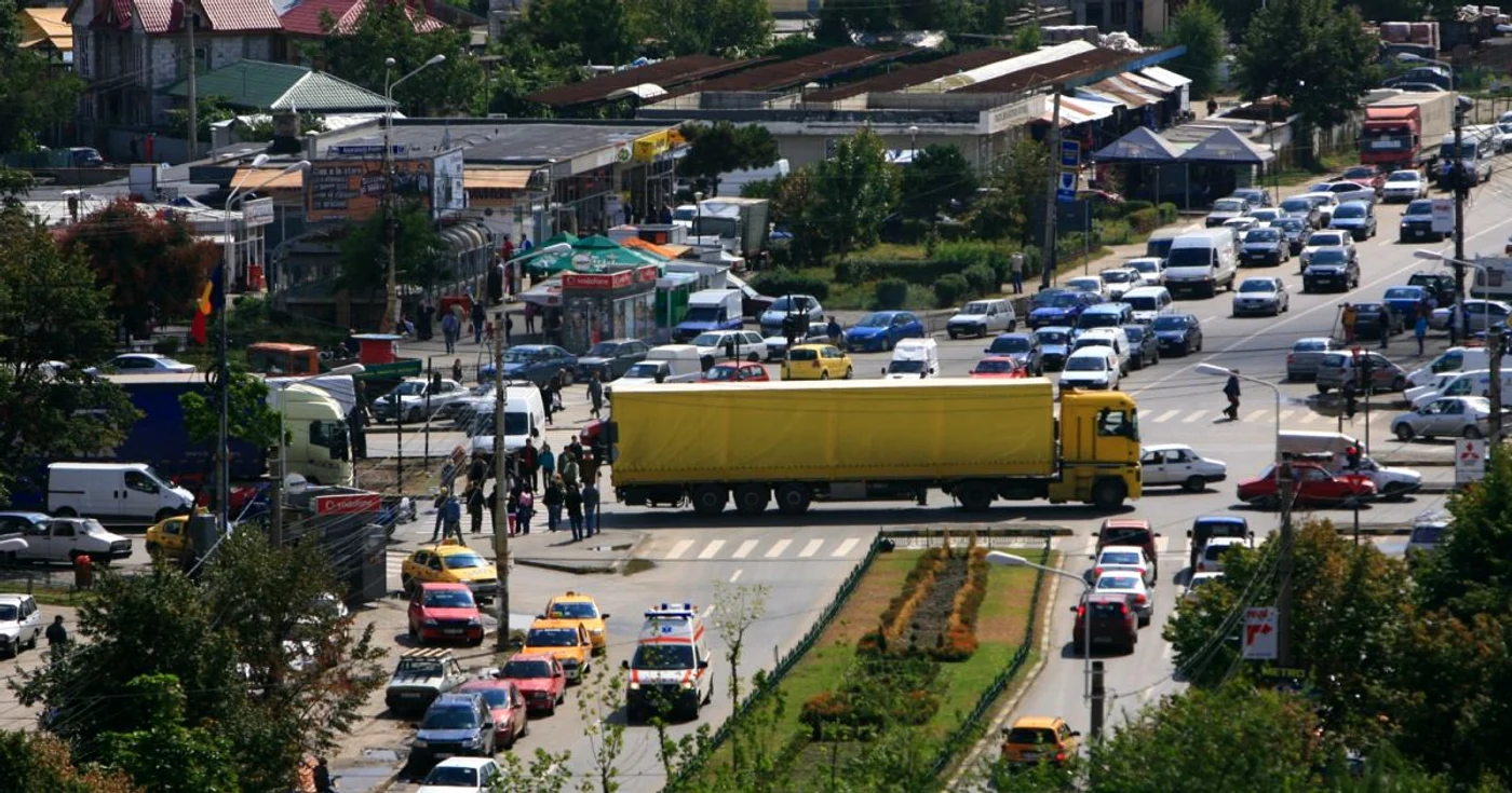 Intersecţiile blocate şi claxonatul abuziv îi costă pe şoferi sute de lei