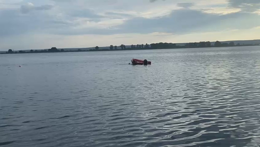 Tânăr de 19 ani, dispărut în apele râului Olt. S-ar fi răsturnat cu skijet-ul. Prietenul său s-a salvat VIDEO 