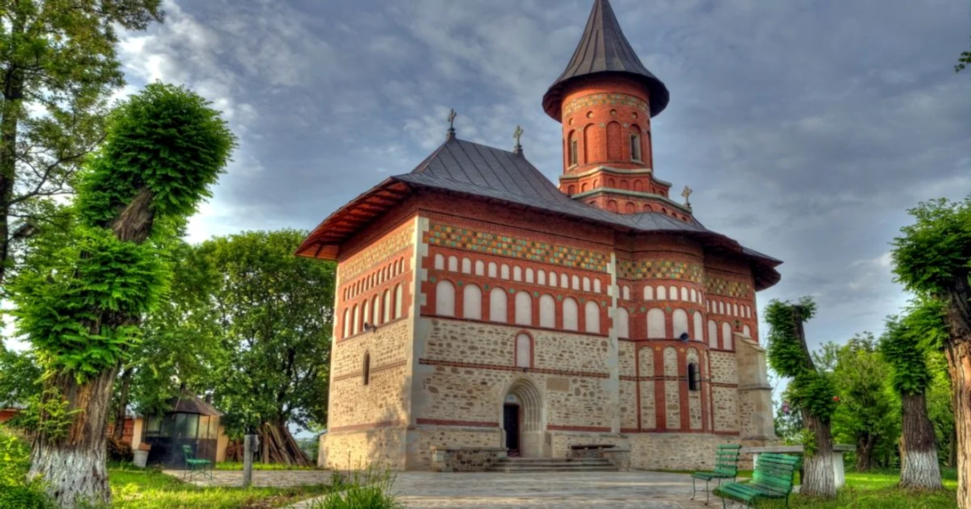 Pe lângă construirea bisericii, în cadrul aceluiaşi liceu, Consiliul 
municipal Chişinău a decis deschiderea unui Centru de educaţie 
religioasă moral-spirituală şi filantropie. FOTO:blogprinvizor.ro