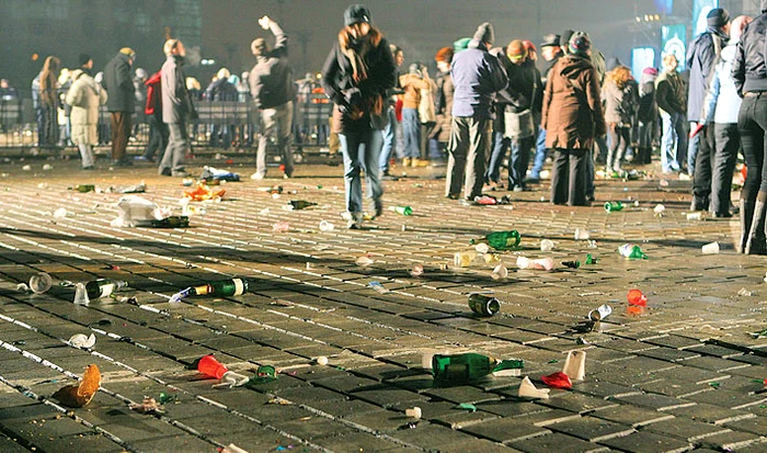 Spectacolul din Piaţa Constituţiei a strâns  50.000 de oameni