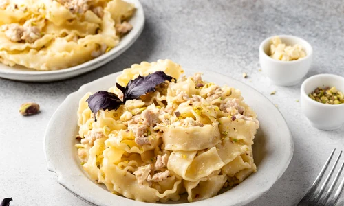 Paste cu ragu de pui  Sursa foto shutterstock 2094381193 jpg