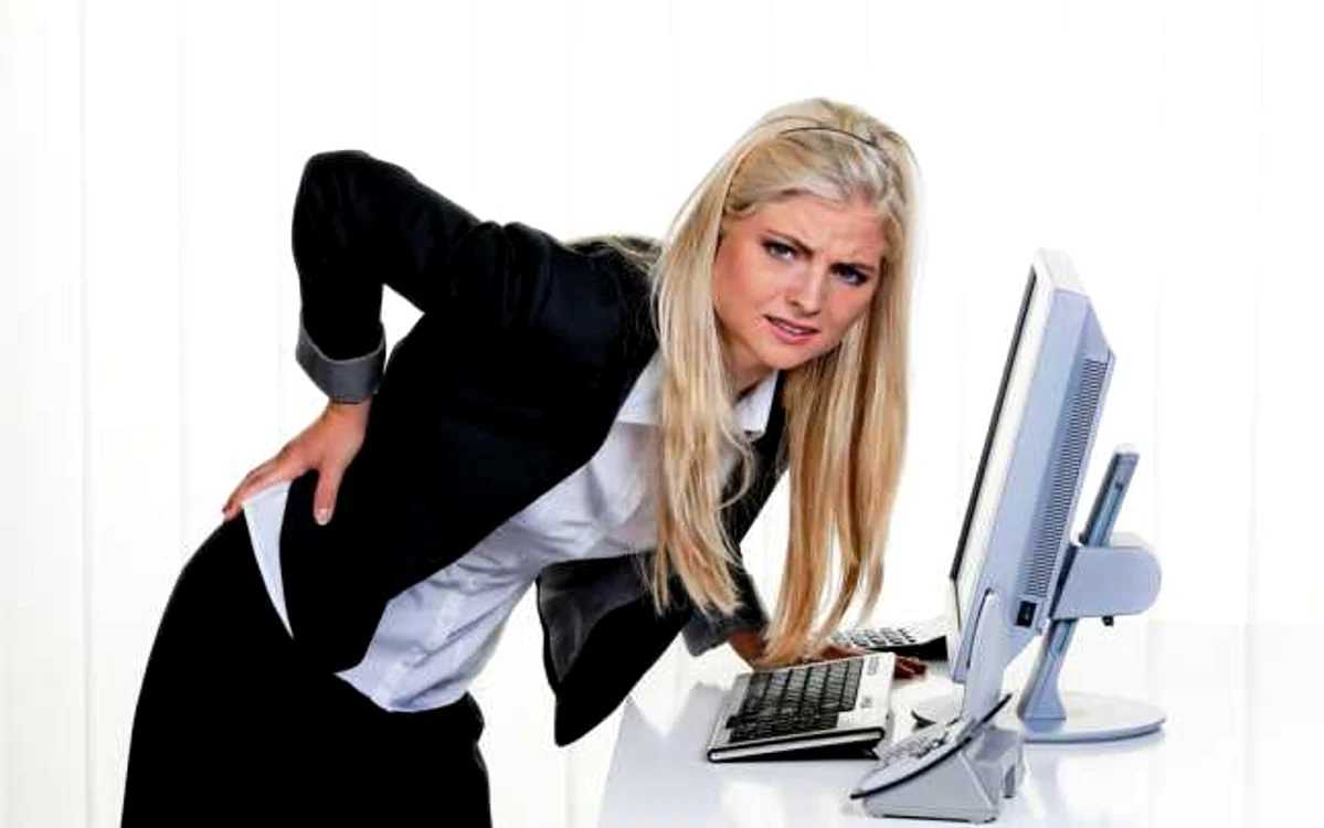 Distribuie greutatea în mod egal în geantă pentru a nu avea dureri de spate FOTO Shutterstock