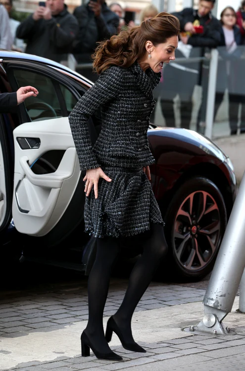 Kate Middleton a oferit o grimasă foarte simpatică în timp ce încerca să-și stăpânească fusta