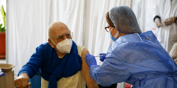 scriitorul dinu sararu vaccinat