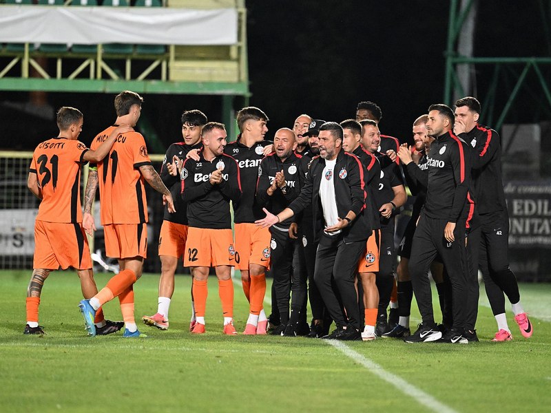 Dinamo și FCSB au obținut victorii clare în Cupa României