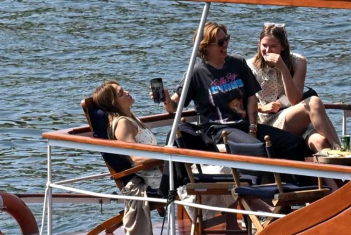 Jennifer Lopez a ațipit în barcă după nunta din Las Vegas. Foto: REX/The Sun