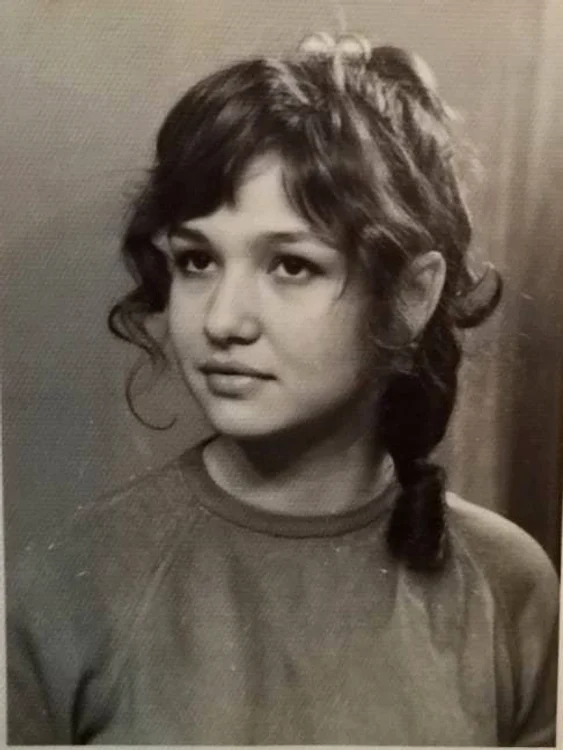Și la 14 ani era elegantă și cochetă
