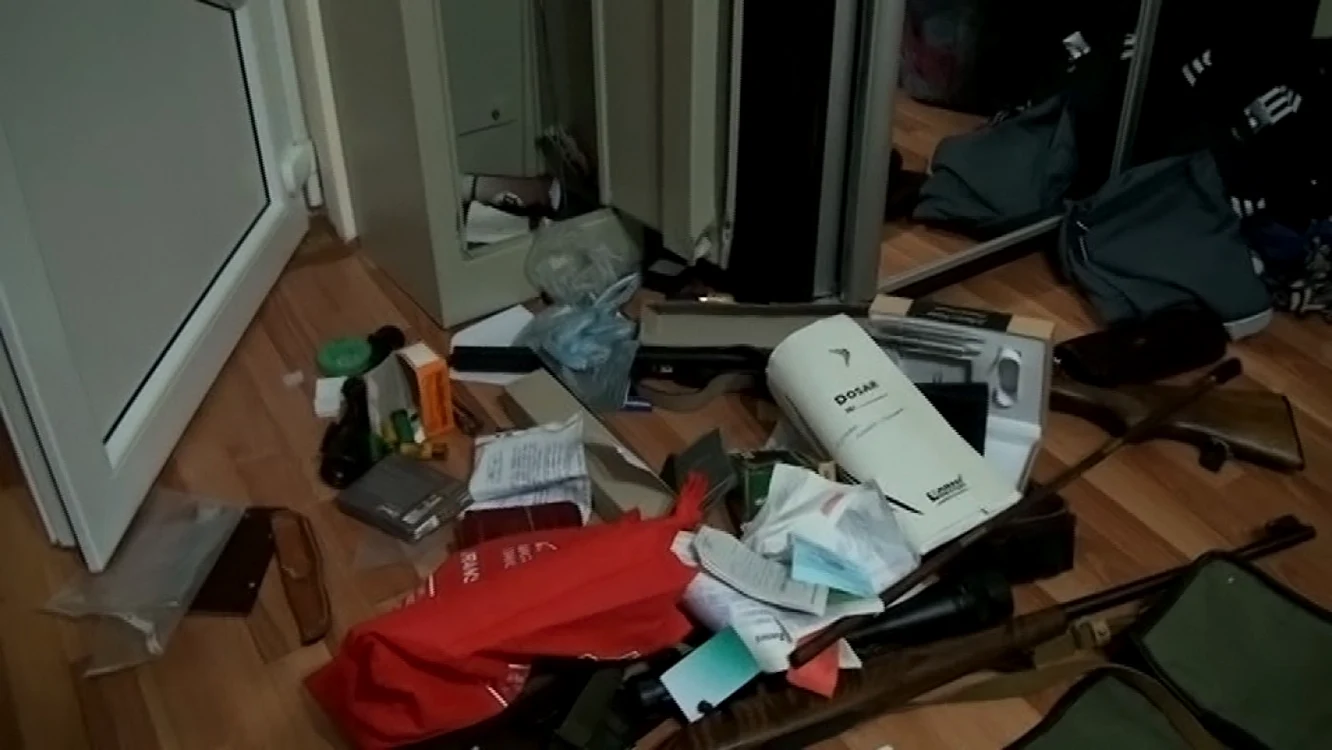 Hoţii au furat diferite obiecte din trei gospodării FOTO: Adevărul