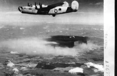 Aprilie 1944  Moartea vine din cer: Bombardamentele Aliate asupra României jpeg