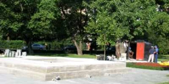 Bistriţa: Monumentul Eroilor se lasă aşteptat