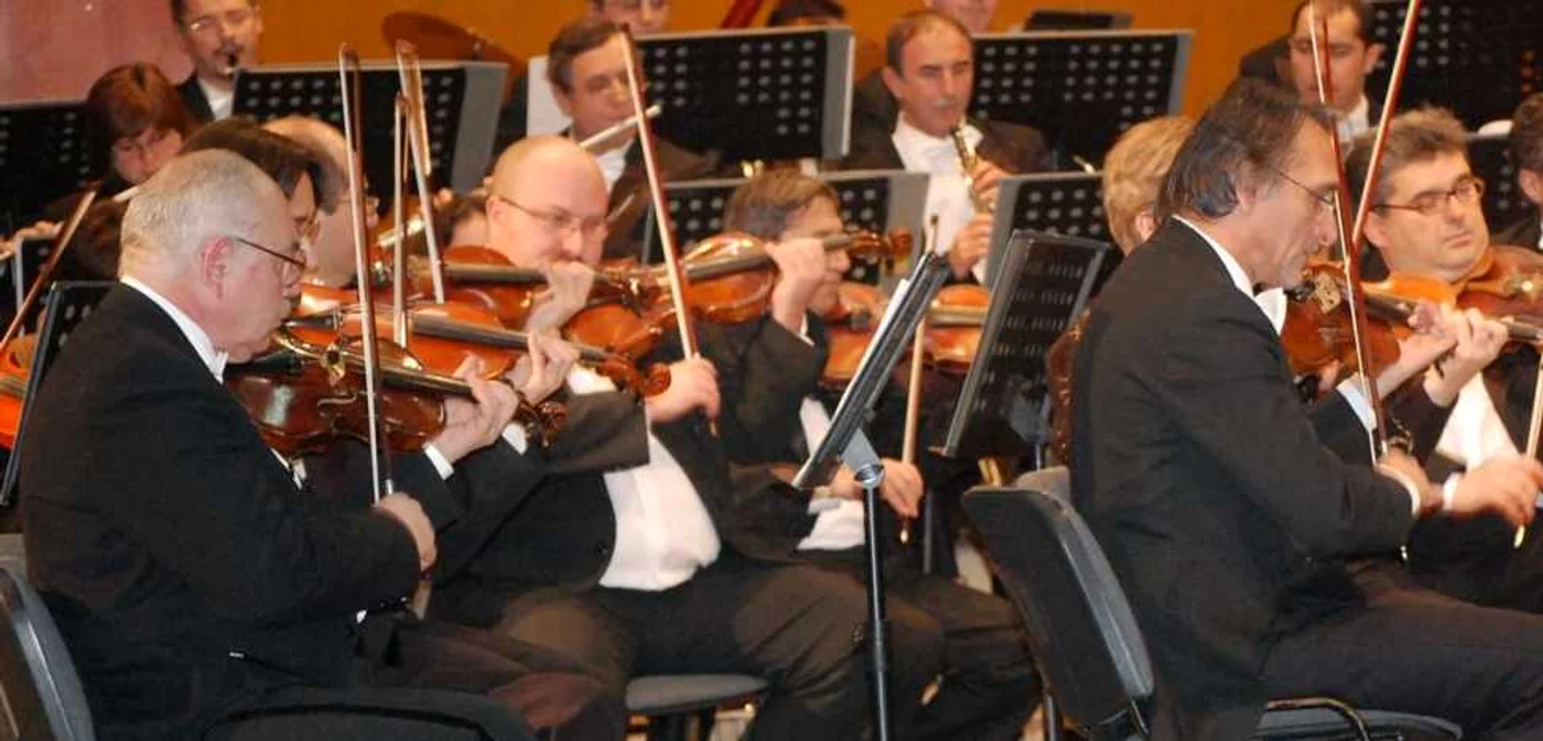 Botoşani: Instrumentiştii Filarmonicii de Stat Botoşani au emoţionat publicul