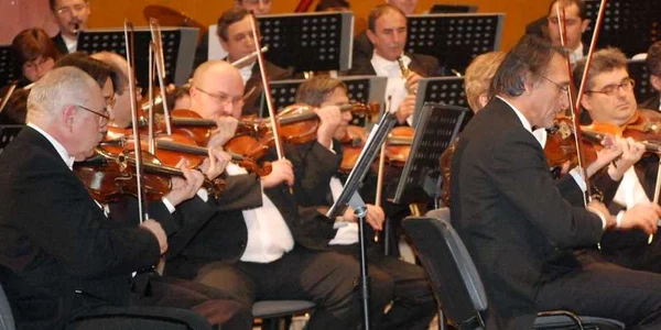 Botoşani: Instrumentiştii Filarmonicii de Stat Botoşani au emoţionat publicul