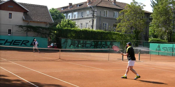 Oamenii de afaceri s-au întâlnit la o partidă de tenis (Foto Arhivă)
