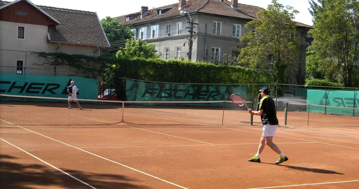 Oamenii de afaceri s-au întâlnit la o partidă de tenis (Foto Arhivă)