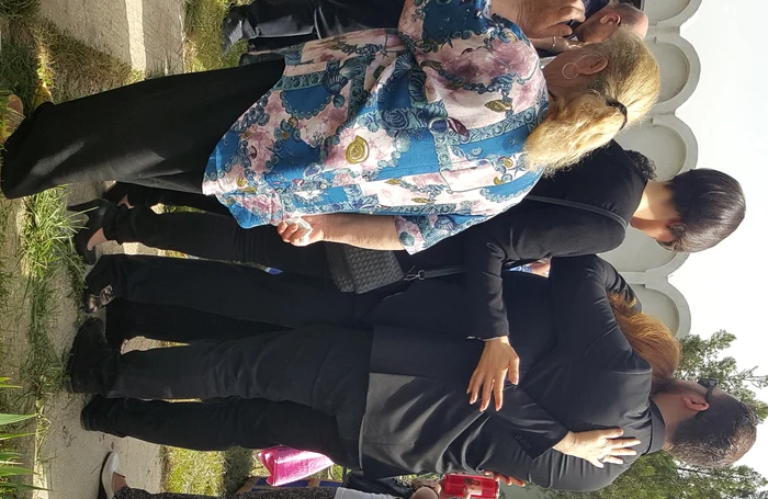 Cornelia Patrichi, în brațele fiului ei, Alexandru