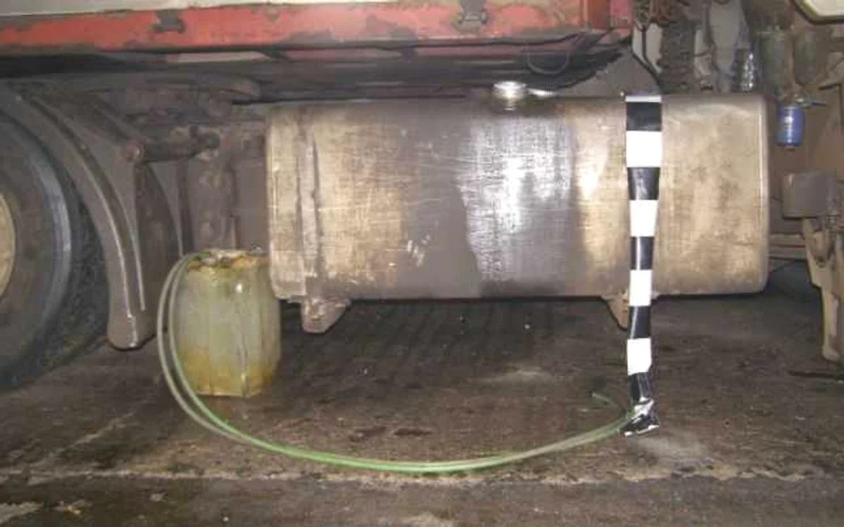 Hoţii furau motorină direct din rezervor