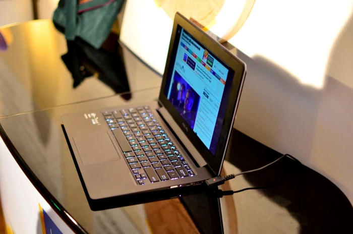 Cu toate eforturile Intel, vânzările de ultrabook-uri nu salvează piaţa PC-urilor de la declin, utilizatorii fiind mai înclinaţi să cumpere tablete şi smartphone-uri