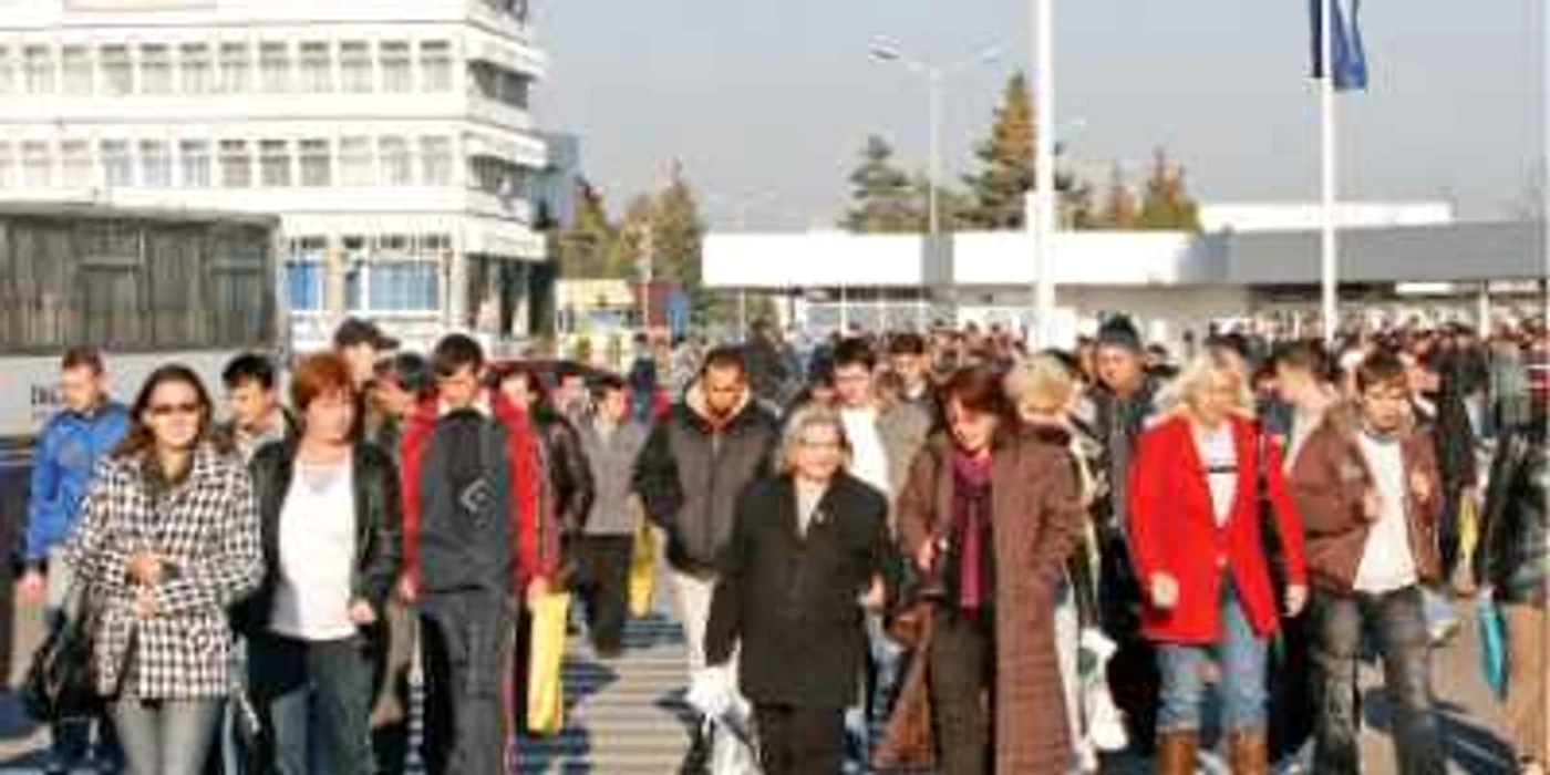 În 2010, angajaţii  cei mai norocoşi  îşi vor păstra  locurile de muncă