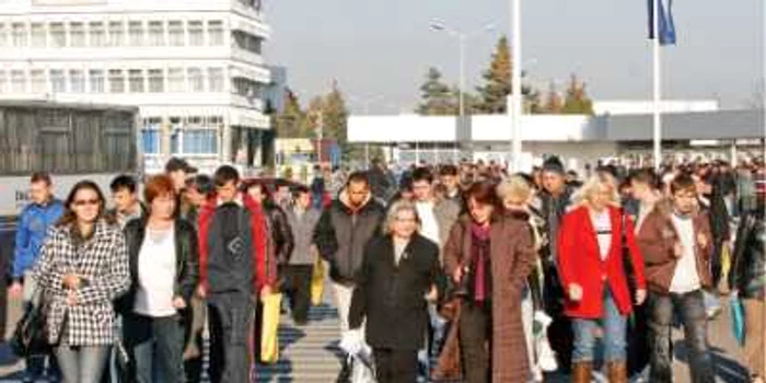 În 2010, angajaţii cei mai norocoşi îşi vor păstra locurile de muncă