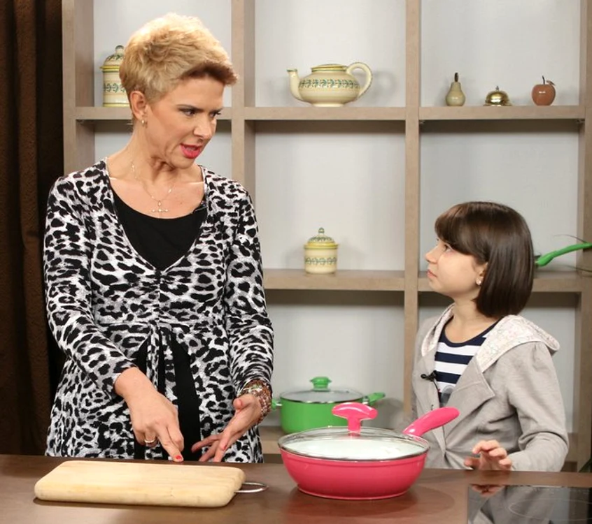 Teo Trandafir vrea s-o ajute pe Maia să deprindă tainele bucătăriei de la o vârstă fragedă