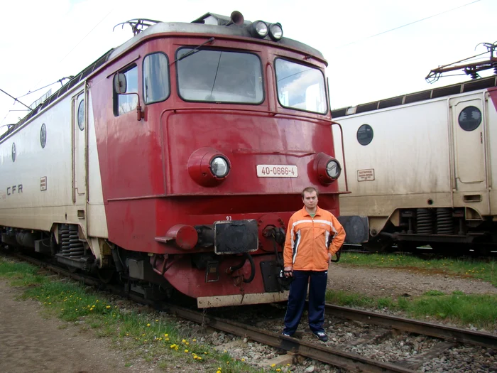 Andrei Bîrsan fotografiază locomotive