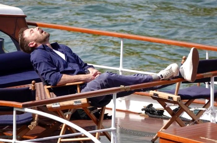 Ben Afflec, ipostază comică în luna de miere! Foto: Splash/The Sun