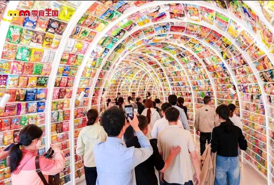 Aici e raiul gustărilor! Snack Kingdom este cel mai mare astfel de magazin din lume, având 12.000 m²