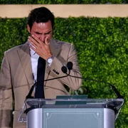 Roger Federer plange ok jpg