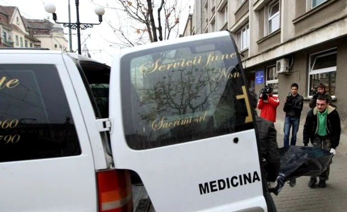 
    Copilul s-a spanzurat cand se intorcea de la inmormantarea unui alt tanar sinucigas (Foto: Arhivă)  