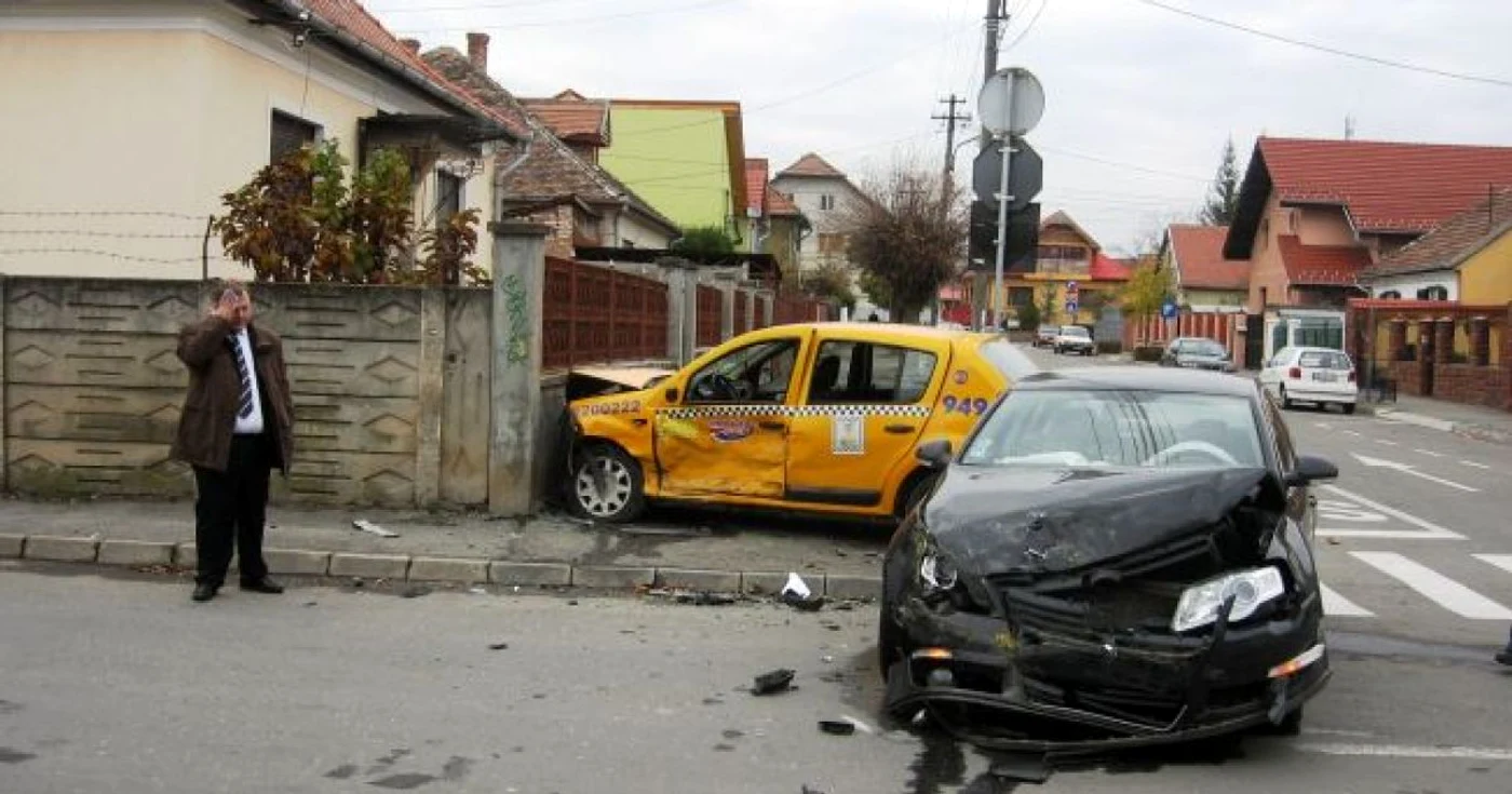 Accidentul s-a produs la intersecţia străzilor Vasile Lazăr cu Putnei