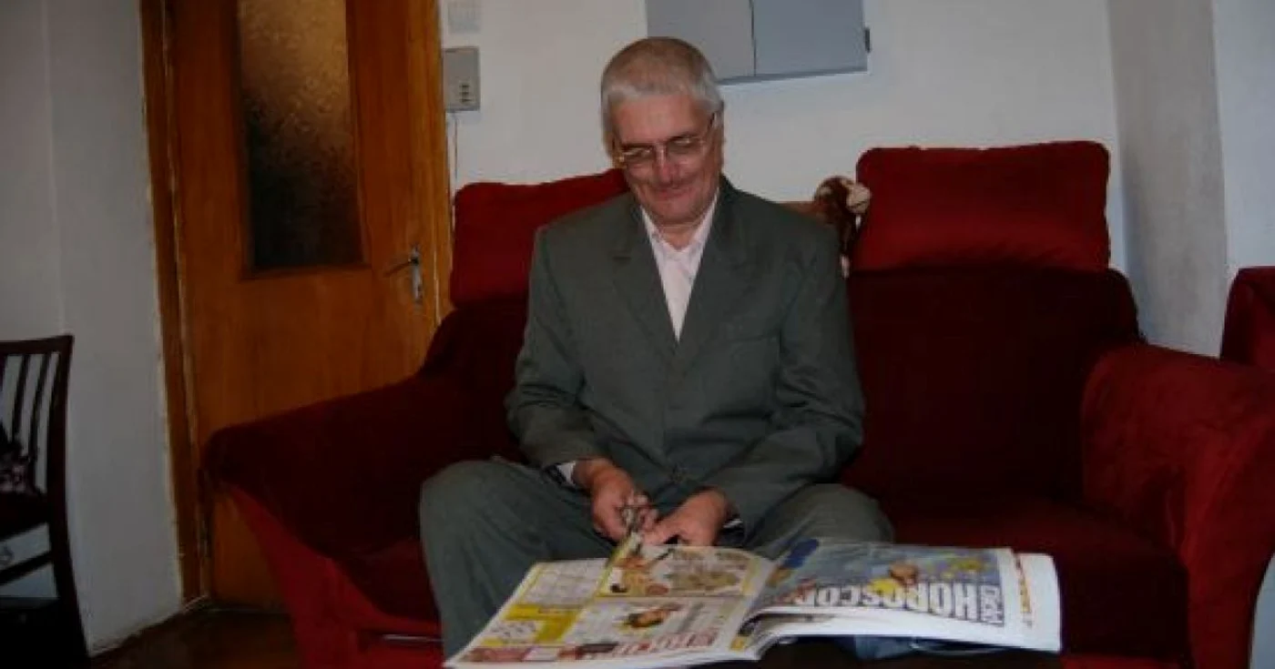 Florin Puşcaşu decupează toate taloanele din ziarul Click