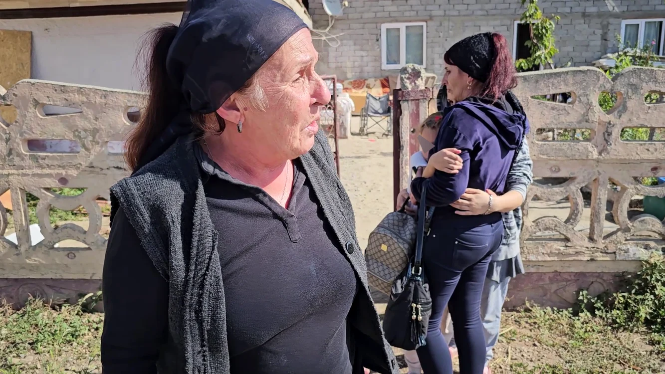 Mama Nicoletei plânge continuu după ce a aflat vestea. FOTO Iulian Bunilă