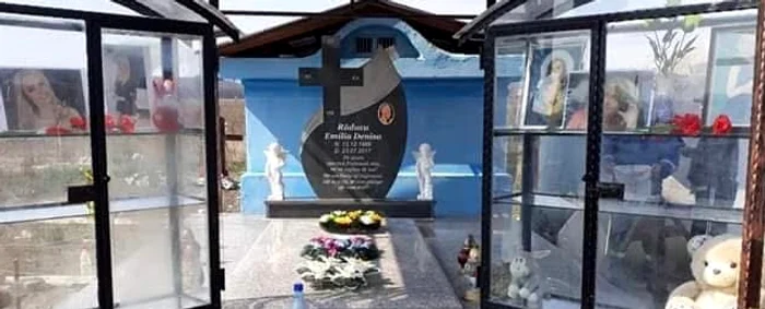 Așa arată mormântul Denisei Răducu foto: Facebook 