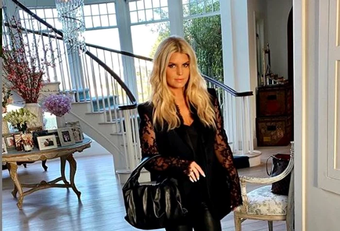 
    Jessica îndeamnă pe toată lumea să se roageFoto: Instagram  