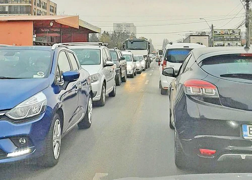 În weekend a fost linişte, dar de luni dimineaţă se circulă bară la bară