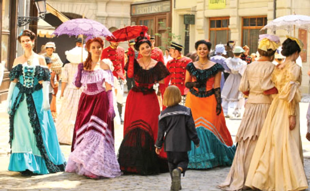 Actorii din „Aniela“ au călătorit în timp, pe străzile Bucureştiului  de odinioară 