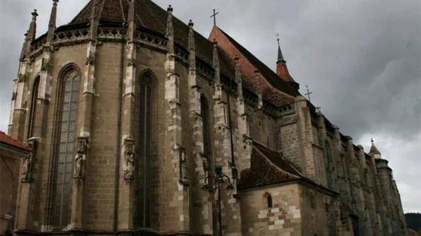 Arheologii au găsit la Biserica Neagră din Braşov peste 50 de morminte medievale jpeg