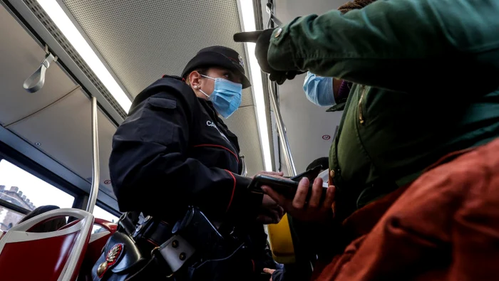 Poliția din Roma desfășoară controale ample în mijloacele de transport în comun Sursă foto: Profimedia