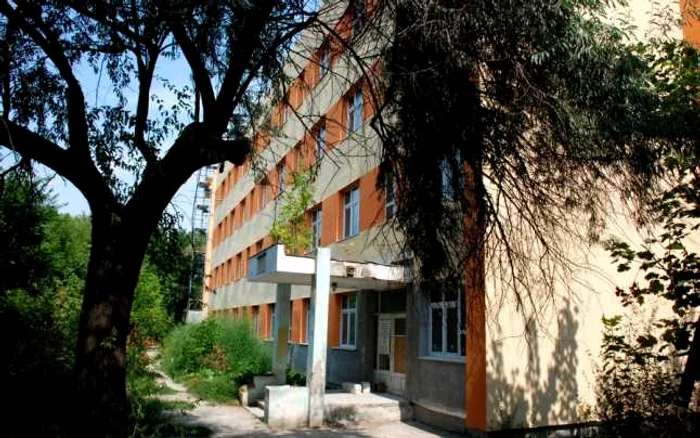 Clădirea unde sunt amenajate apartamentele pentru medici FOTO Florentin Coman