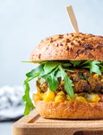 Burgeri de linte  Sursa foto shutterstock 1891043548 jpg