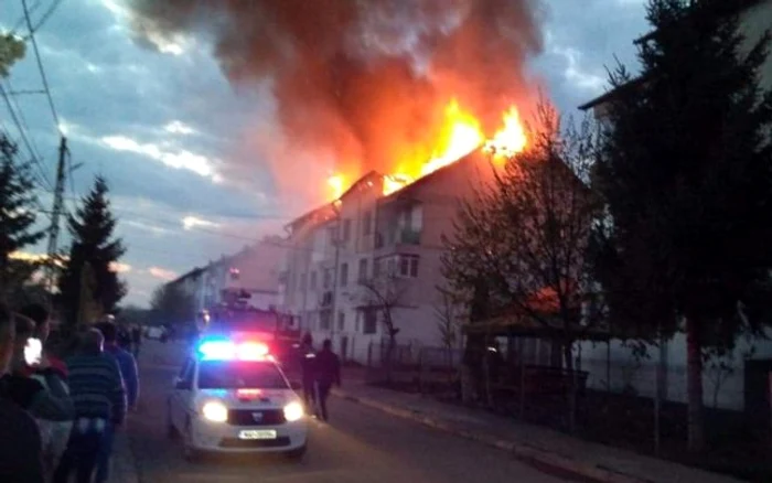 Incendiu violent la Bucecea FOTO www.stiribotosani.ro