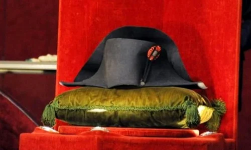 Pălăria lui Napoleon, un obiect vestimentar de milioane jpeg