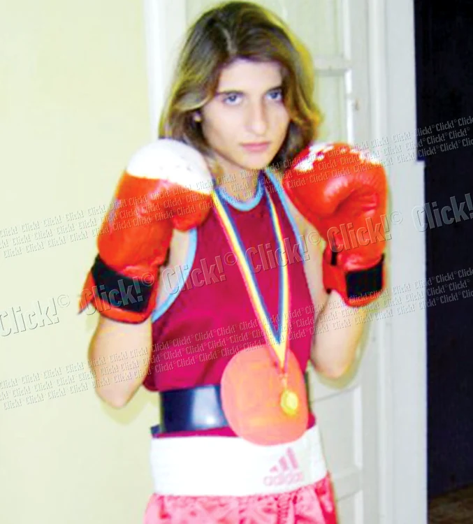 
    Dora Mustăţea  