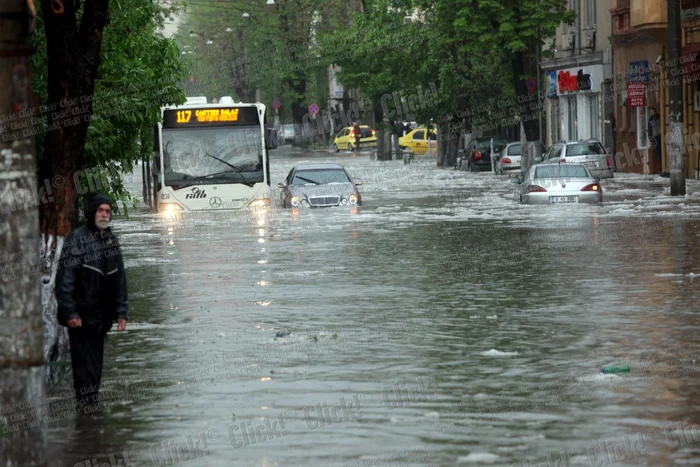 Bucureştiul inundat după furtuna de duminică, 4 mai. (Foto: Sever Gheorghe)
