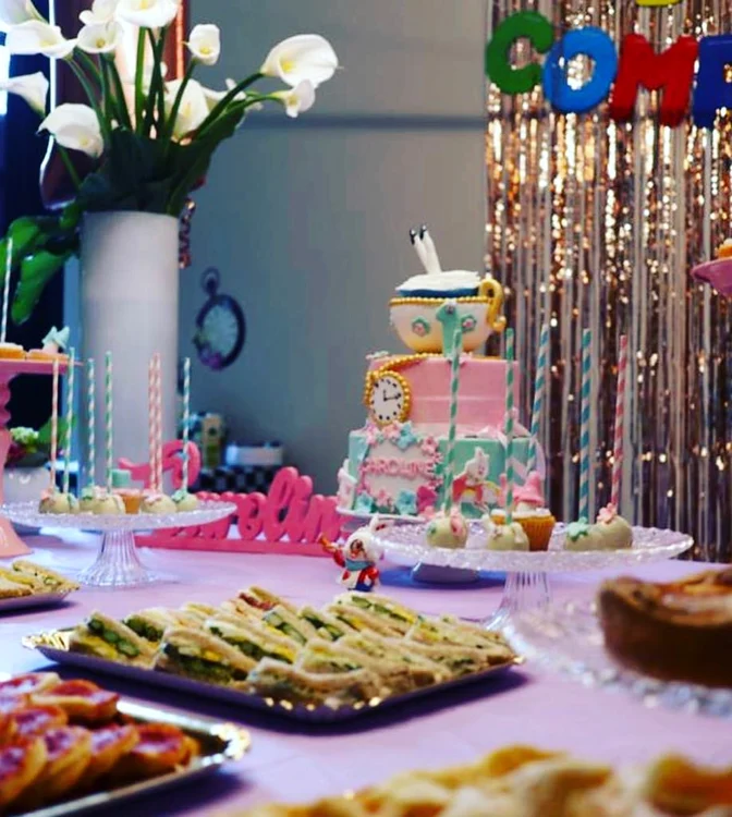 Catrinel Menghia și-a așteptat invitații acasă