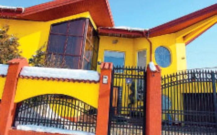 Vila din Ştefăneşti a lui Adi Minune