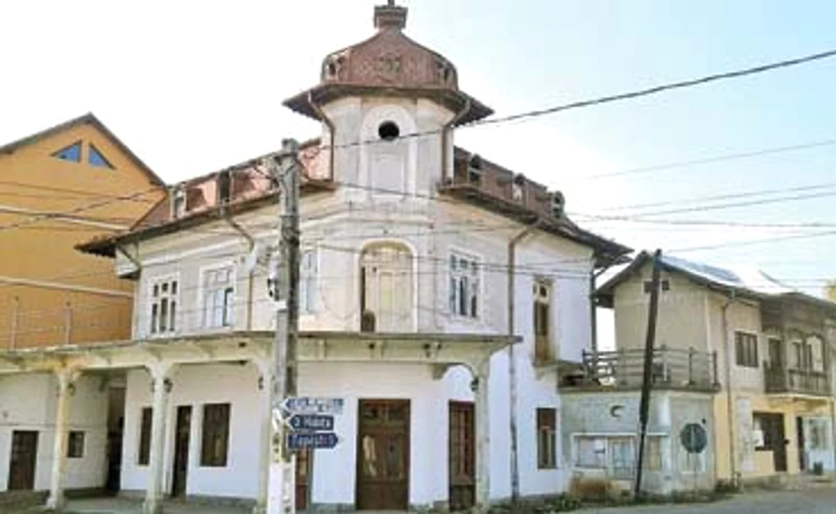 
    În casa asta din Peştişani,  Gorj, a locuit amanta  americană a sculptorului  