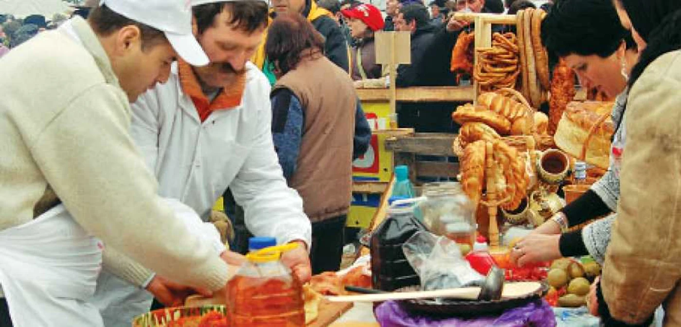 Echipa din Botoşani i-a uimit pe participanţi cu lebărul şi rulada umplută pe care le-au pregătit 