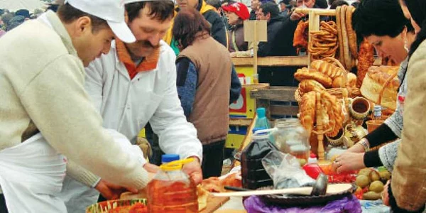 Echipa din Botoşani i-a uimit pe participanţi cu lebărul şi rulada umplută pe care le-au pregătit 